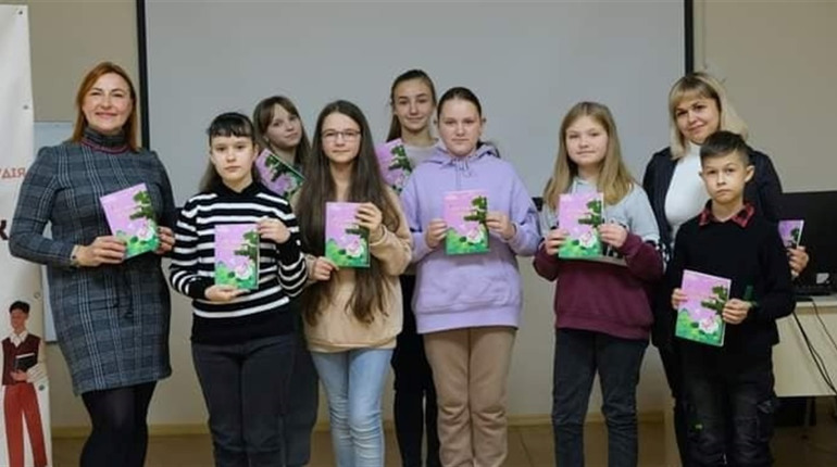 Насичені три місяці підготовки. Учасники творчого клондайку видали збірку “Тростянецькі первоцвіти”