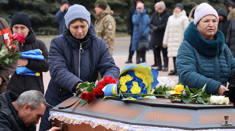 Після двох років невідомості у Південноукраїнську попрощалися з воїном Ігорем Кіріленком