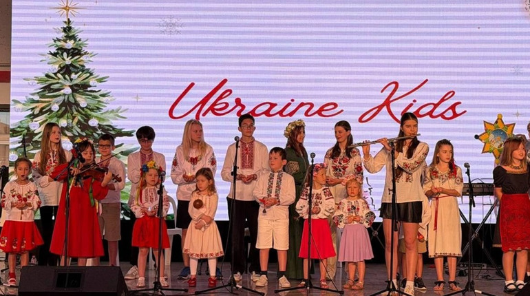 «Смак Різдва» в Абу-Дабі: українська громада представила свої традиції на різдвяному ярмарку