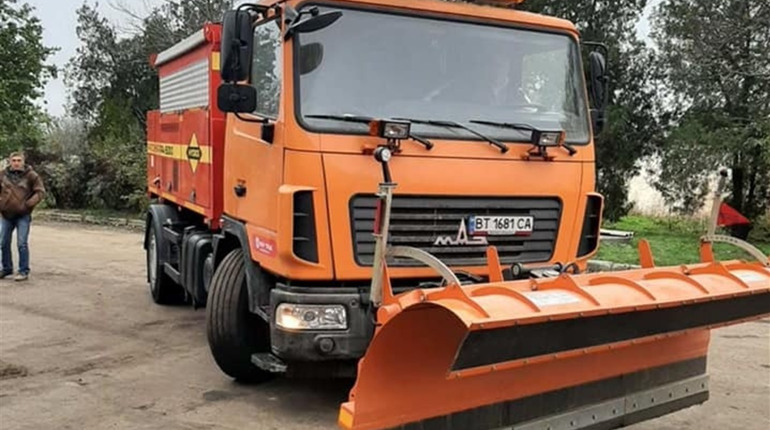 Херсонські дорожники показали підготовку до сніжної зими