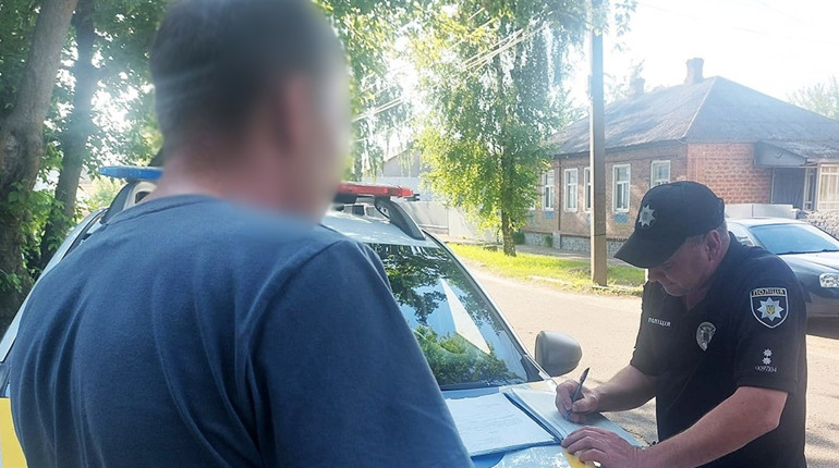 На Чернігівщині поліцейські викрили двох п'яних водіїв, які намагалися відкупитися
