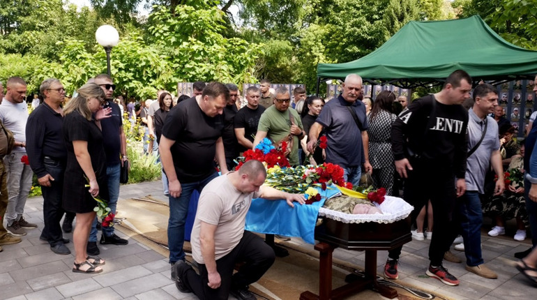 У Шостці попрощались з командиром роти майором Євгеном Швабським