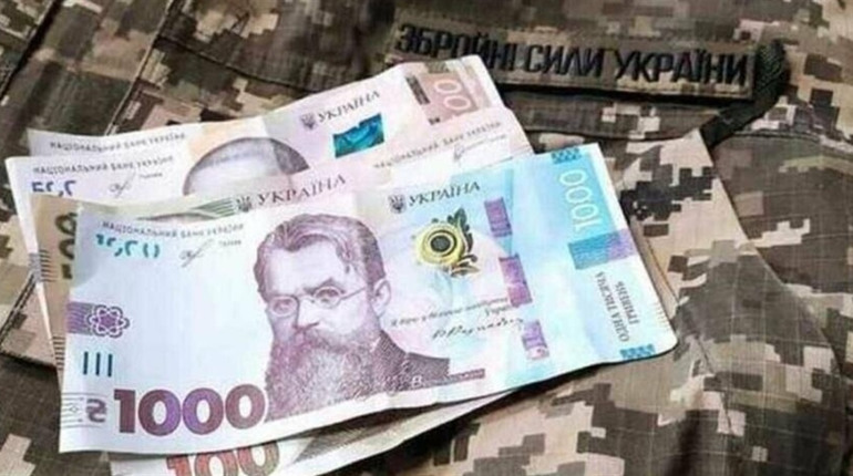 Цинічні шахраї. Псевдоволонтери обирають жертвами родичів загиблих Героїв