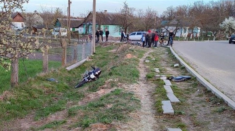 П’яний мотоцикліст із Сарненського району з'їхав у кювет на Володимиреччині — пасажирка в лікарні