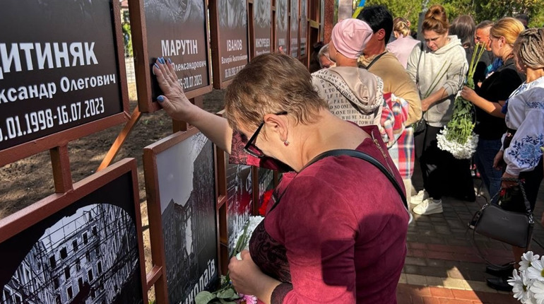 У Біляївці відкрили Стелу, присвячену пам’яті загиблих воїнів України - героям Біляївської громади