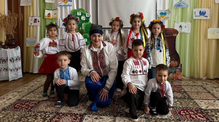 У «Ластівці» провели літературний марафон до Дня рідної мови: пишуть первомайські педагоги