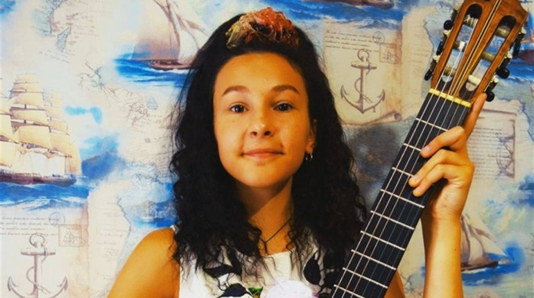 Юна гітаристка з Нікополя перемогла у Міжнародному конкурсі виконавців на народних інструментах