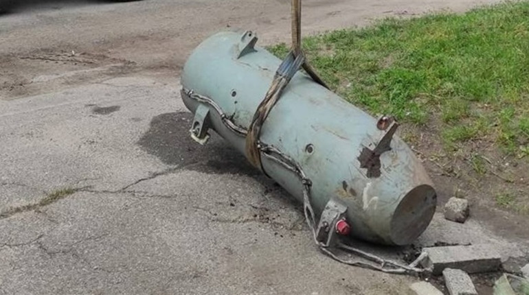 У дворі приватного будинку на Київщині виявили боєчастину російської ракети Х-101