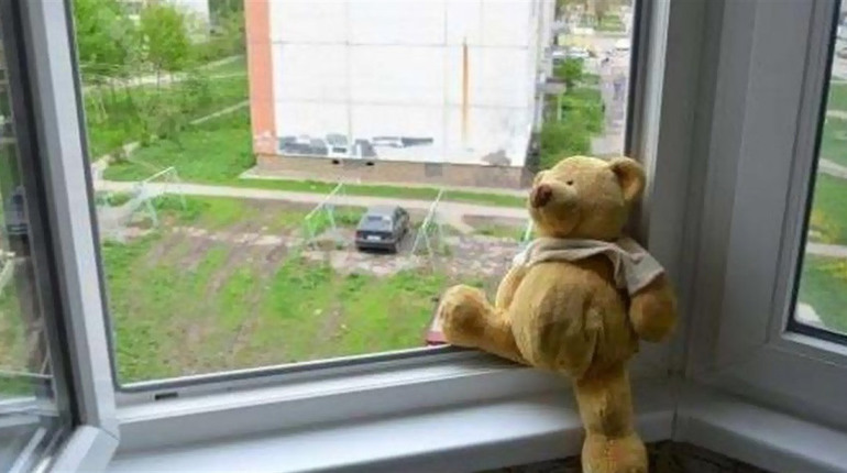Стан дуже важкий: у Жовтих Водах 5-річний хлопчик випав з 7-го поверху