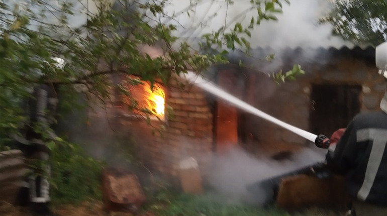 У Ржищеві вогонь знищив сарай та майно
