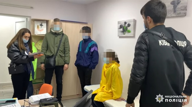 В Одесі поліція викрила схему підробки COVID-сертифікатів: це робили лікарка, медсестра і чоловік