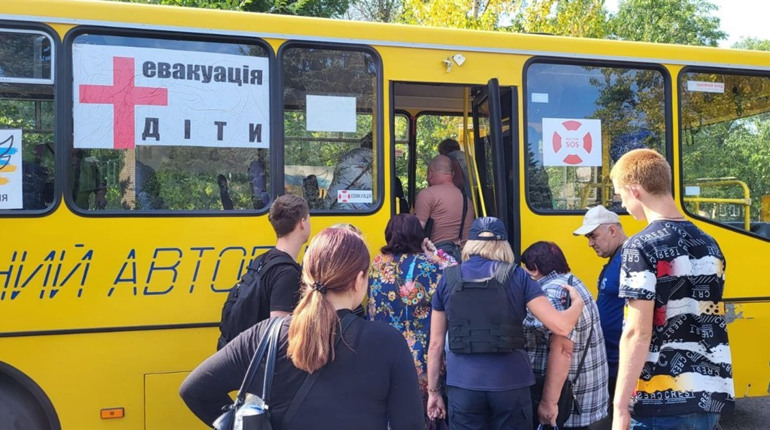 З Торецької громади продовжується евакуювація. Скільки виїхало людей