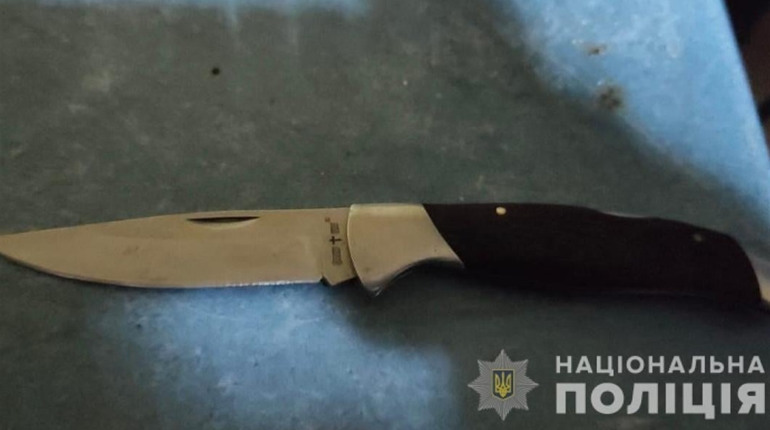 На Каграличчині чоловік тяжко поранив свого товариша ножем під час відпочинку в кафе