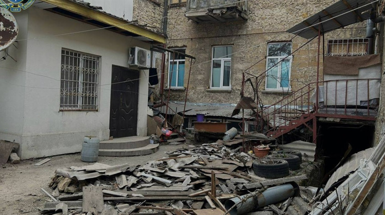 Російські терористи обстріляли з артилерії житлові квартали Херсона: постраждали двоє людей