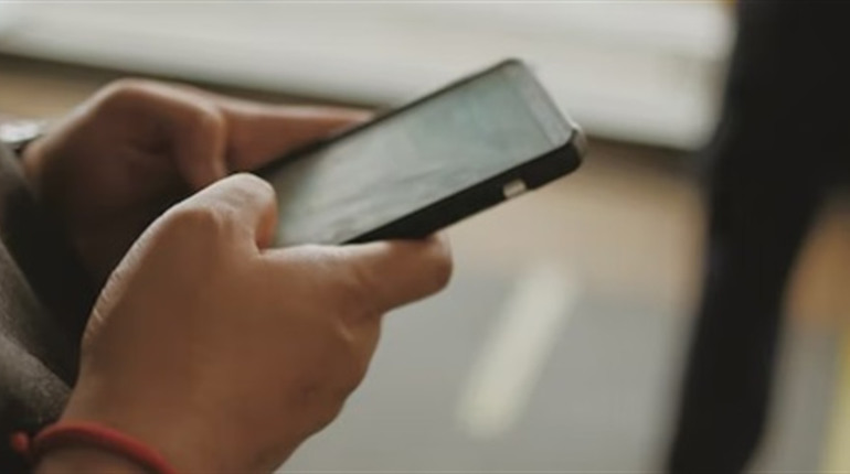 Ще двох херсонців ошукали телефонні шахраї: аферисти представляються працівниками соцслужб і банків