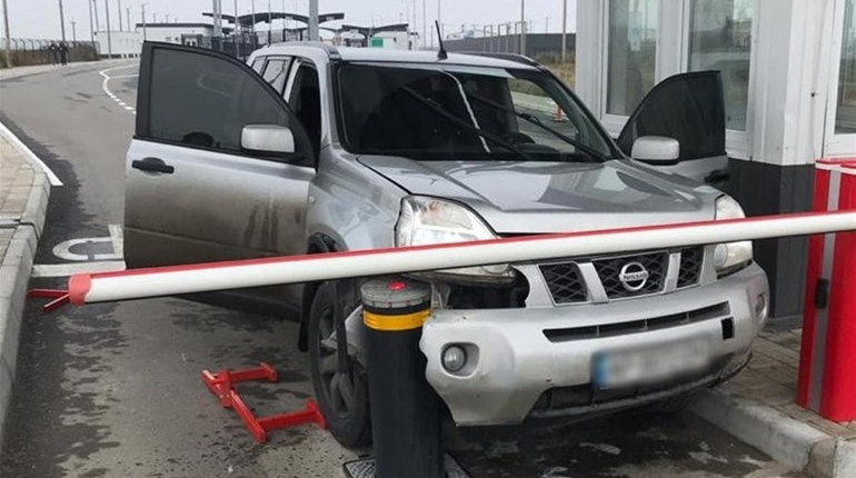 Проривався на окупований півострів: на КПВВ «Чонгар» водій намагався протаранити шлагбаум