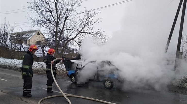 У центрі Калинівки згорів автомобіль