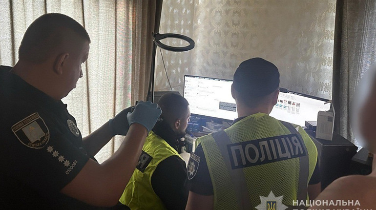 Глухівські поліцейські викрили чоловіка, який зберігав дитячу порнографію