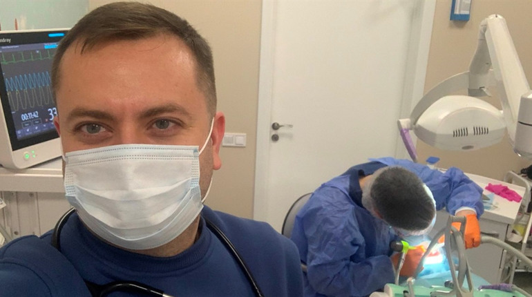 Медик з Буковини отримав поранення в Охмадиті, але продовжував операцію, щоб врятувати дитину