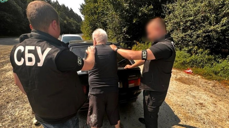 На колаборанта зі Славути, який ставив коригувальні маячки для ракетних ударів агресора, чекає суд