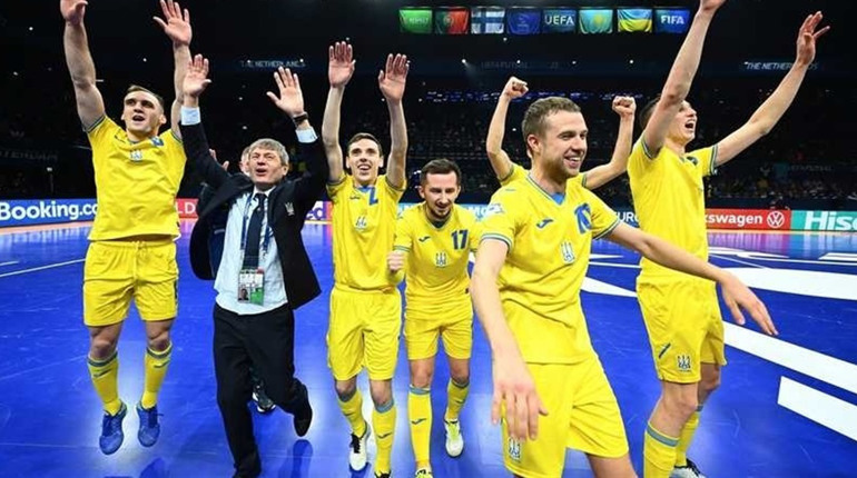 Збірна України з футзалу після феноменальної перемоги заспівала «Червону руту» (відео)