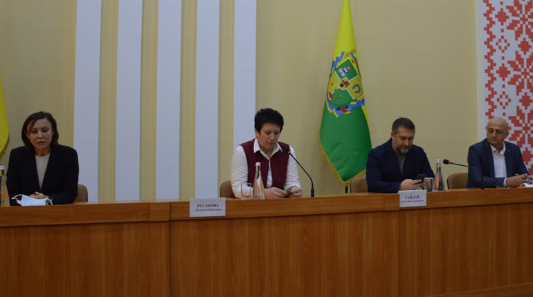 У Сватовому офіційно представили нового голову райдержадміністрації: як це було