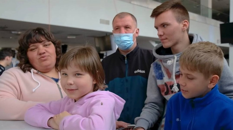 "Тікали з міста, щоб не боялися діти". Історія сім'ї переселенців з Добропілля