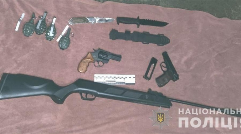 Озброєний і небезпечний
