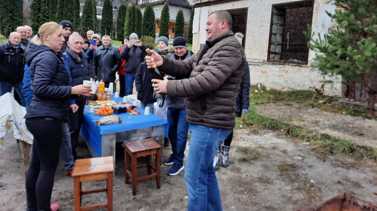 Перший етап ремонту дороги по вулиці Бориса Харчука — зробили, а подію відзначили всією вулицею
