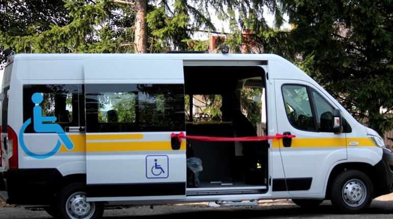 Як у Дрогобичі дістатися до важливих установ людям з інвалідністю: які можливості є, а яких бракує