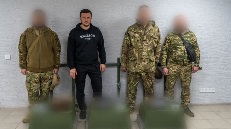 Захисники Херсонщини отримали сучасні системи РЕБ, які придбали коштом громад