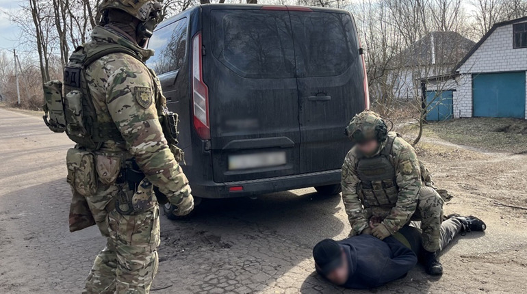 У Ніжинському районі поліцейські затримали двох наркодилерів