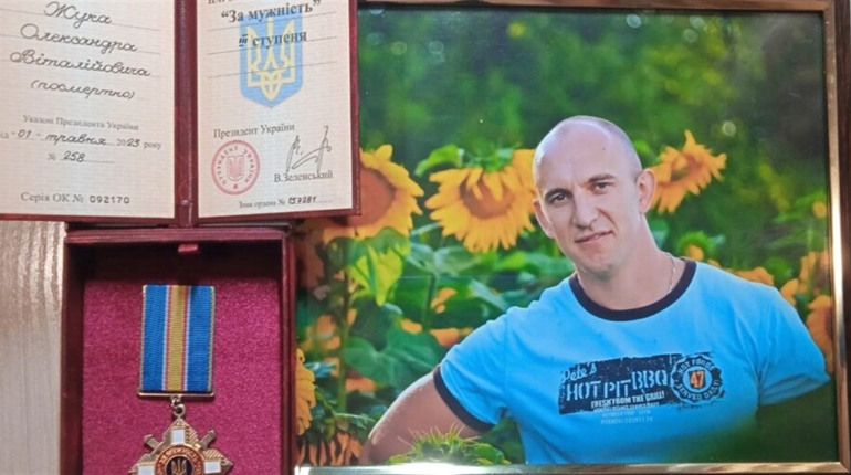 Героїчного воїна з Глухова Олександра Жука посмертно відзначили орденом «За мужність»