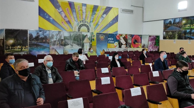 У Сватовому депутати ухвалили нові правила користування землею і створили наглядові ради у лікарнях