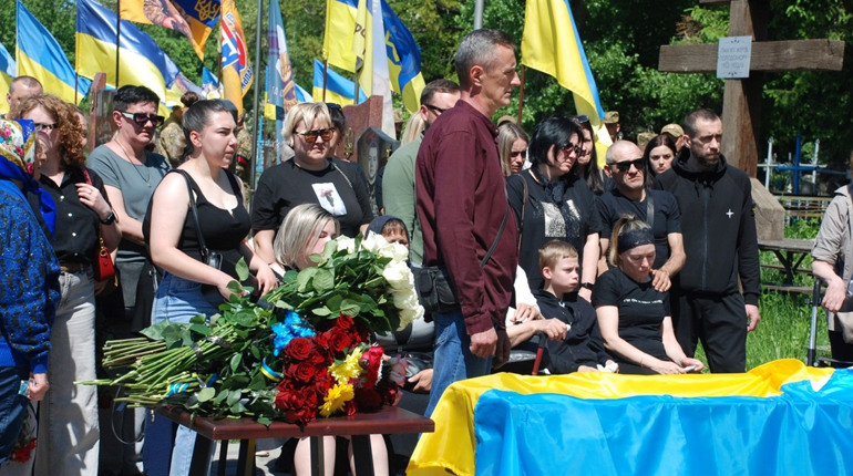 Їх поховали в один день на Алеї Слави: Шостка прощається з оборонцями рідного краю