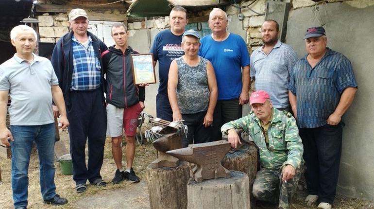 Загнітківська кузня: як у Загніткові Кодимської громади сільчани всім селом кують перемогу