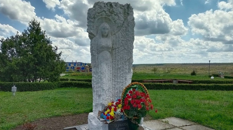 В Южноукраїнську про чорнобильців турбуються. Напередодні роковин катастрофи вони отримали допомогу