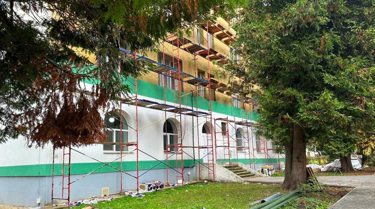 У Дрогобицькій міській лікарні утеплюють фасад хірургічного корпусу: на це піде понад 6 000 000 грн