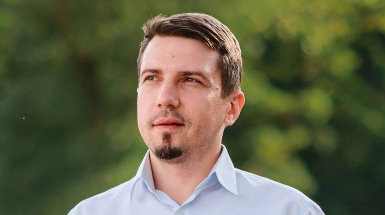 «Коли творчий застій то береш, сідаєш і пишеш еротику». Інтерв'ю із майстром еротичної поезії
