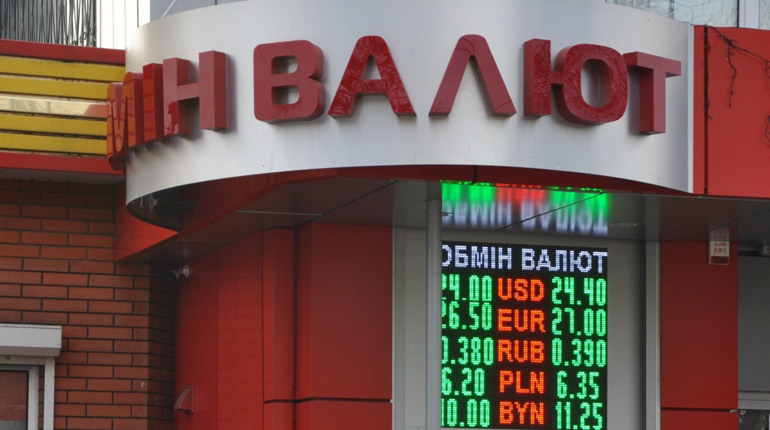 Курс валют на Сарненщині: гривня дещо знецінюється 