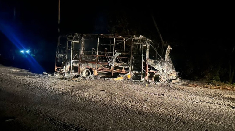 Ворожий безпілотник атакував рейсовий мікроавтобус на Сумщині: п'ять пасажирів поранено