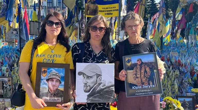 У Києві відбулася хода «Шаную Героїв», до якої долучилася мати загиблого воїна з Глухова