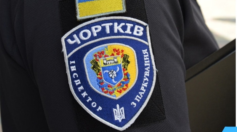 У Чорткові інспектори з паркування склали більше 10 тисяч попереджень та 200 постанов