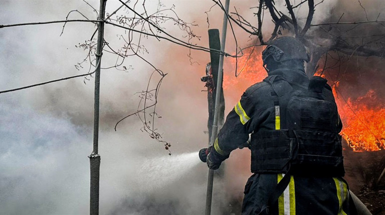 На Херсонщині армія рф атакувала житлові будинки, критичну та соціальну інфраструктуру
