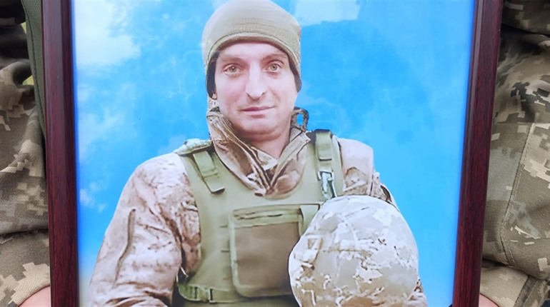Доземно вклоняємося матері, що виховала Героя: Нетішин попрощався із сапером Сергієм Фелонюком