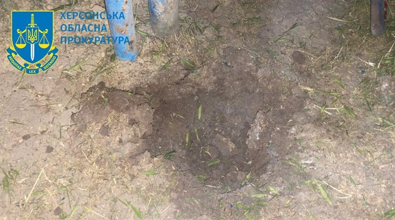 На Херсонщині на дитячому майданчику здетонував вибуховий предмет: постраждало двоє дітей