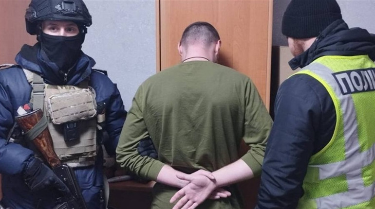 Псевдовійськовий отримав від громадської організації 9 автівок, які продавав