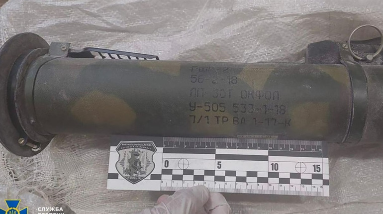 На Херсонщині затримали чоловіка, який намагався продати гранатомет та автомат Калашникова