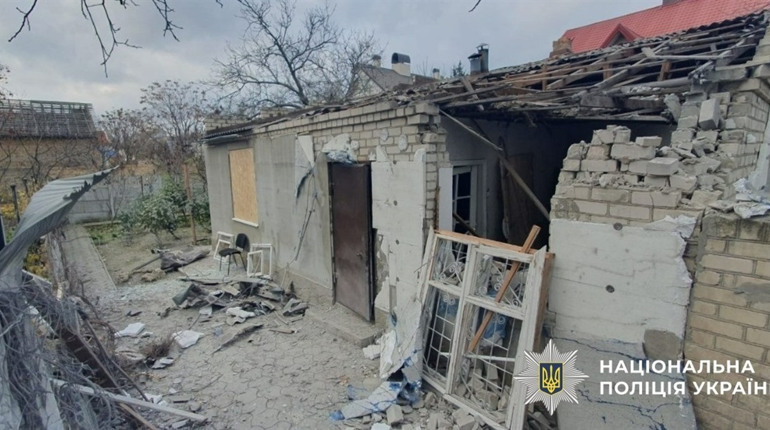 На Херсонщині армія рф завдала ударів по житлових кварталах, критичній та соціальній інфраструктурі