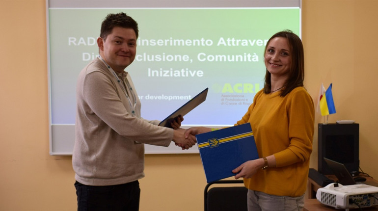 Нові можливості для ветеранів та молоді: у Біляївці підписали меморандум з фондом AVSI